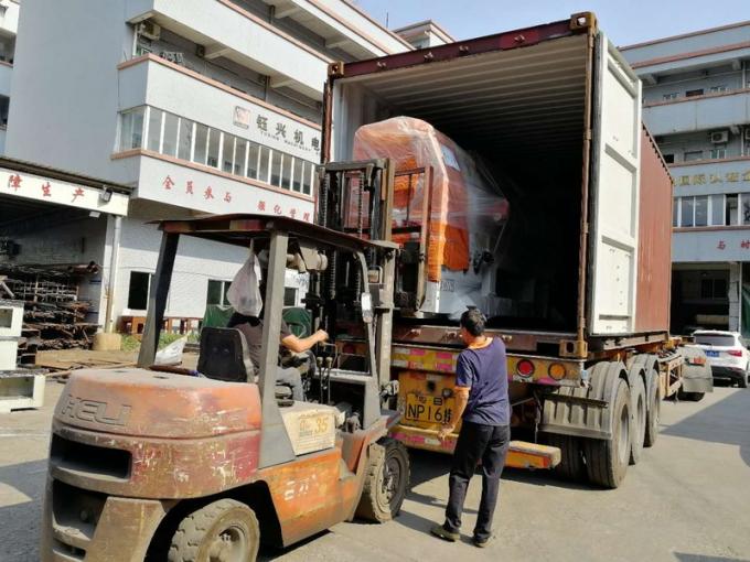 Yuxing automatizou a máquina estofando da multi agulha para o produto do fundamento