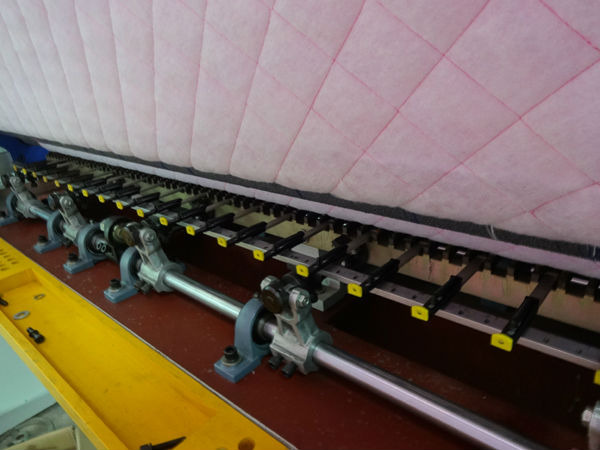 Máquina estofando industrial do computador da Multi-agulha da canela da parte alta